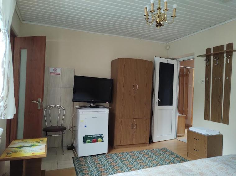 Casa Didina Fosta Pensiune Casa Didina Бакэу Экстерьер фото