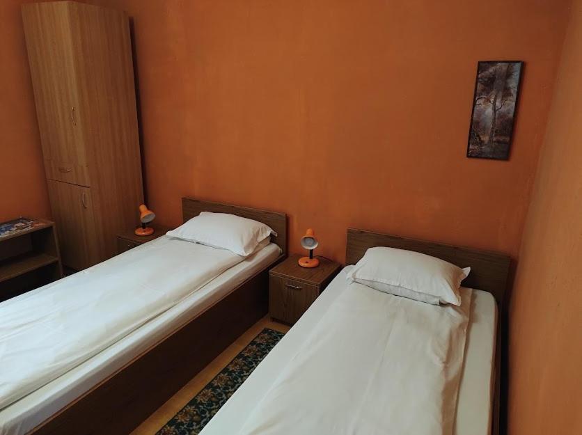 Casa Didina Fosta Pensiune Casa Didina Бакэу Экстерьер фото